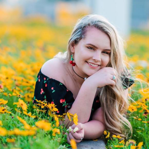 Profile Picture of Sierra Reicks (@sierrareicks) on Poshmark