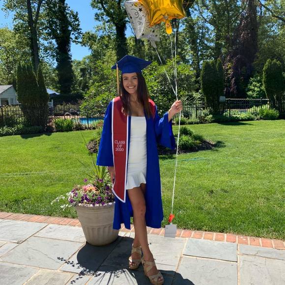 Profile Picture of Corinne Witcomb (@cwitcomb) on Poshmark