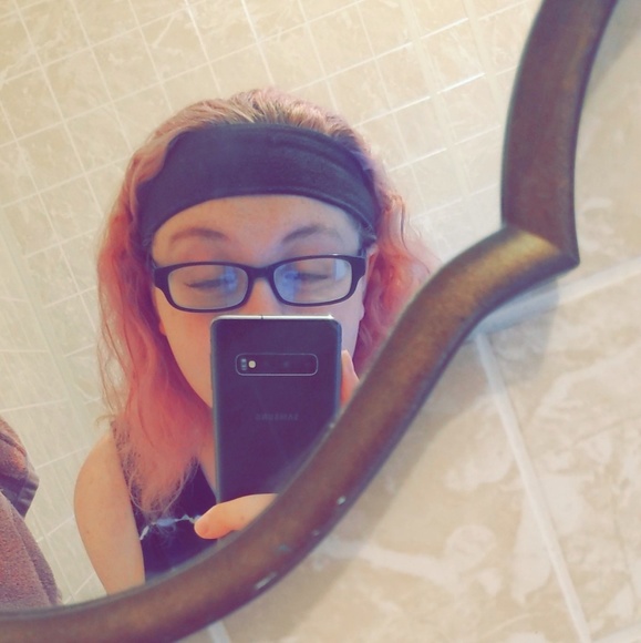 Profile Picture of Lara Delaney (@lara_3182) on Poshmark