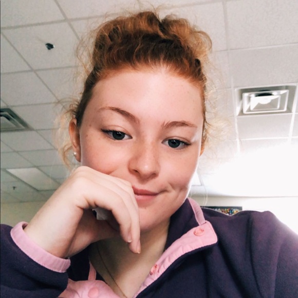 Profile Picture of Olivia Manning (@livbaby21) on Poshmark