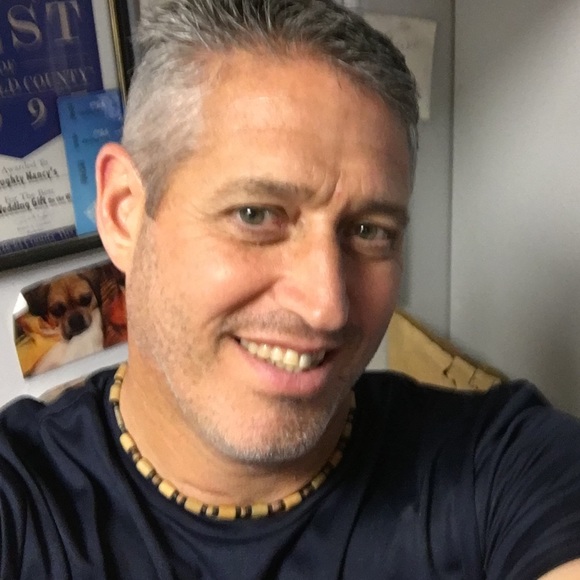 Profile Picture of Darren Anderson (@dandersgolf) on Poshmark