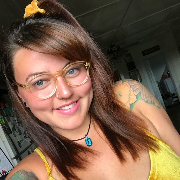 Profile Picture of Andrea Bellavigna (@adele31304) on Poshmark