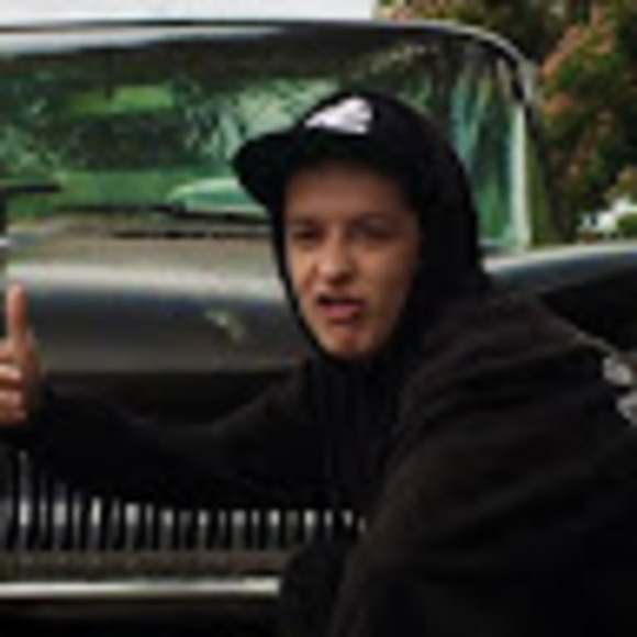 Profile Picture of Sam Dekemper (@samdekemper) on Poshmark