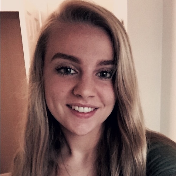 Profile Picture of Meghan Pronti (@meghanpronti) on Poshmark