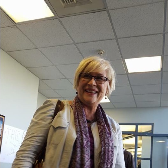 Profile Picture of Roberta Lange (@sassylady_9) on Poshmark