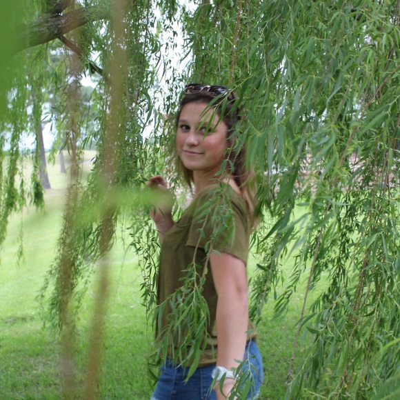 Bella Popiel - Poshmark Profile Picture of Bella Popiel (@bella_popiel) on Poshmark