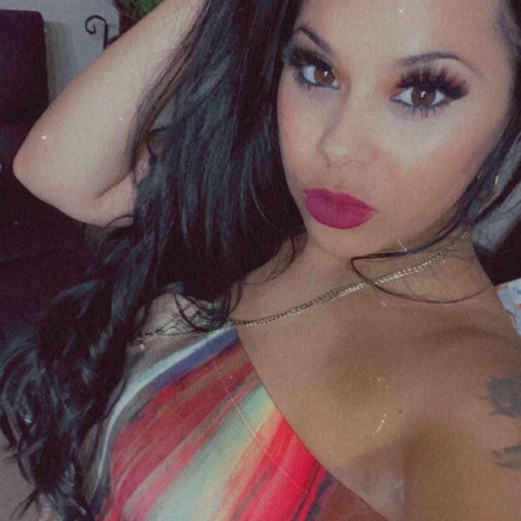 Profile Picture of Mirza Rosa (@mirzarosa) on Poshmark