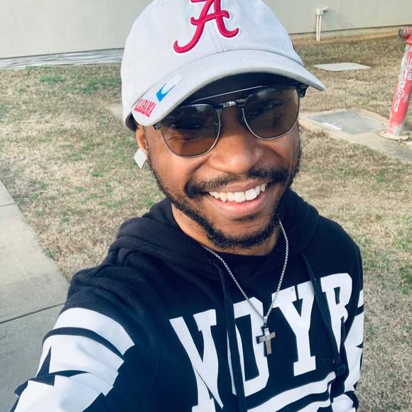 Profile Picture of Doug Moore (@d0ug3s0fr3sh) on Poshmark