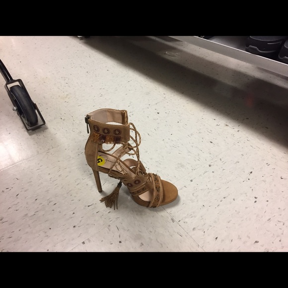 Profile Picture of Cindy Vranish (@cindyvranish) on Poshmark