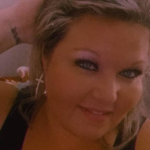 Profile Picture of Jessica Crockett (@crockettgirl21) on Poshmark