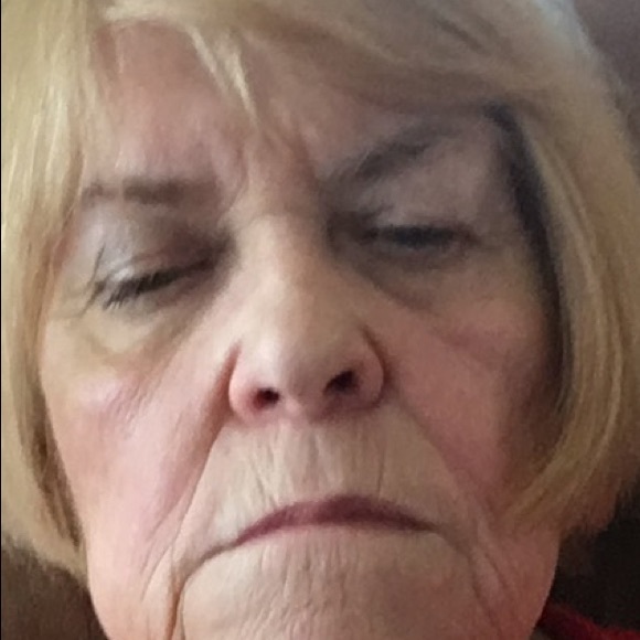 Profile Picture of Carolyn Settles (@lastditch) on Poshmark