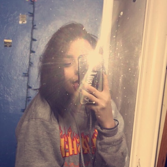 Profile Picture of Deja Ebmeyer (@dejaebmeyer34) on Poshmark