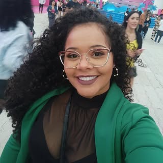 Profile Picture of Vivian Rocha (@rochavivian_) on Instagram