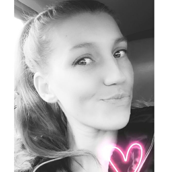 Profile Picture of Adriana Eflin (@eflinfamily6) on Poshmark