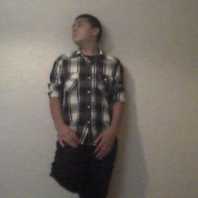 Profile Picture of Chris Robledo (@chrisrobledo187) on Twitter