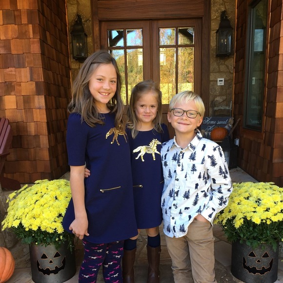 Profile Picture of Stephanie Bartron (@stephbartron) on Poshmark