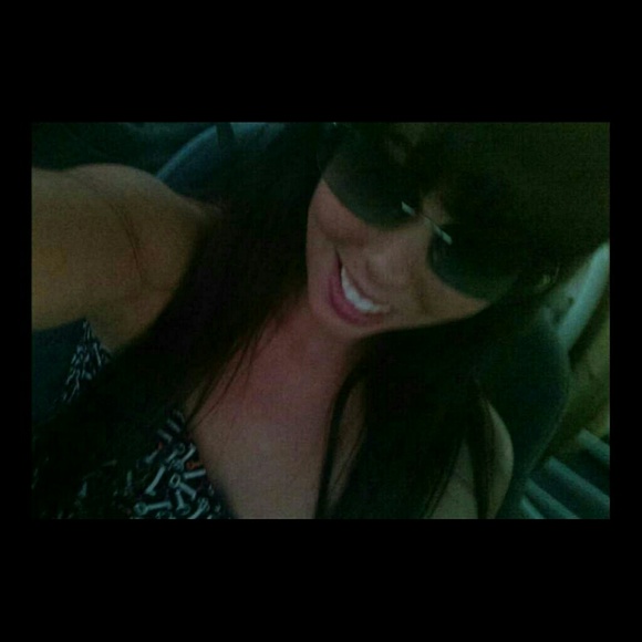 Profile Picture of Samantha Fryhoff (@smallfry03) on Poshmark