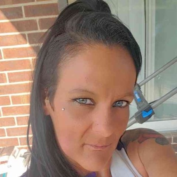Profile Picture of Desiree Raeuber (@d64130) on Poshmark
