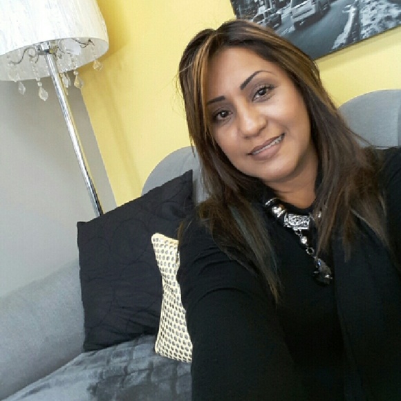 Profile Picture of Paula Del valle (@vanessa_1971) on Poshmark