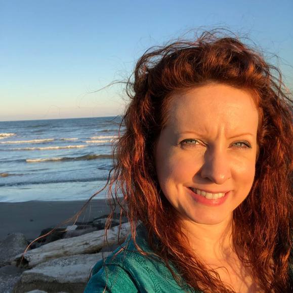 Profile Picture of Stacy Wall (@sunsurfacting) on Poshmark