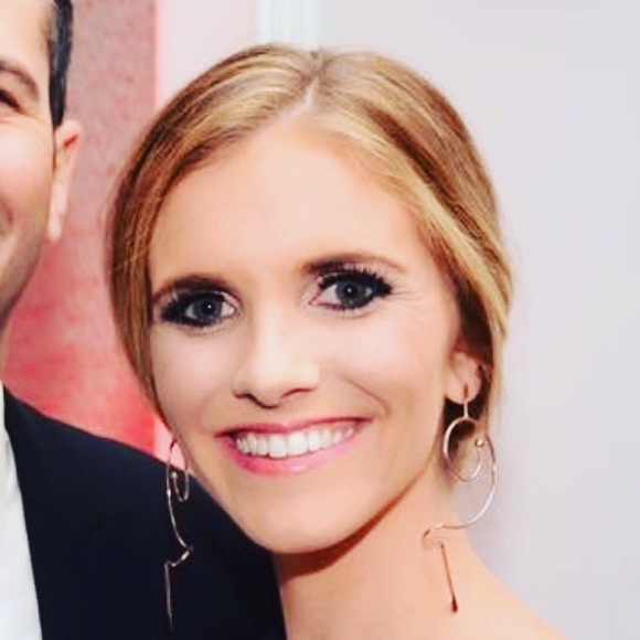 Profile Picture of Christina Elias (@celias15) on Poshmark