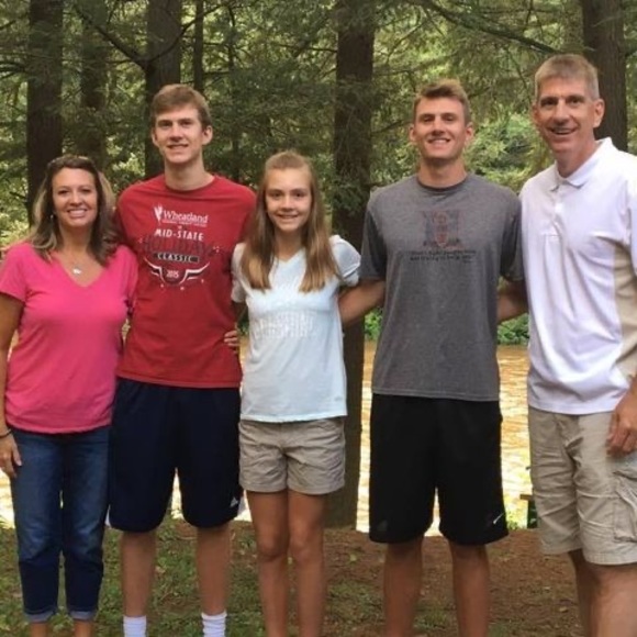 Profile Picture of Lisa Moffatt (@lisamoffatt850) on Poshmark