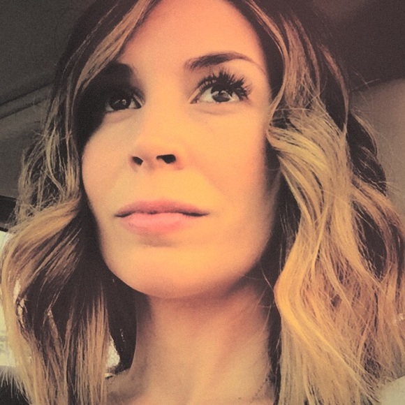 Profile Picture of Candice Fresques (@cfresques) on Poshmark