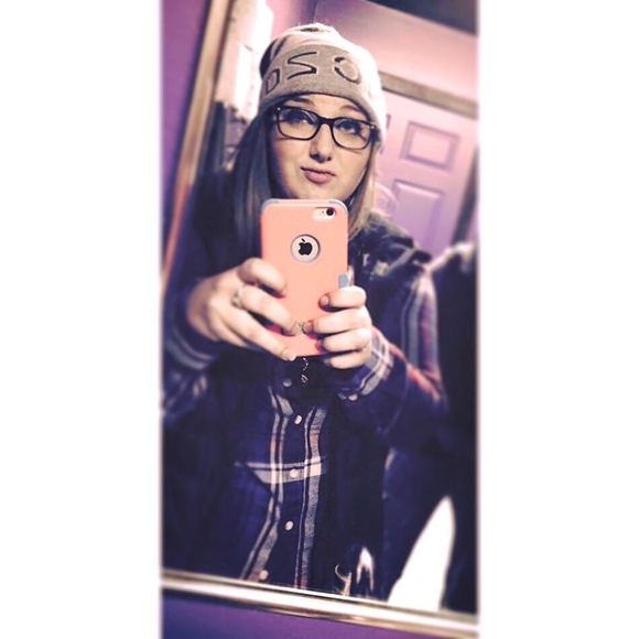 Profile Picture of Ashley Garbrick (@agarbrick40) on Poshmark