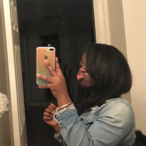 Profile Picture of Chrisy Alonge (@juhswantcloths) on Poshmark