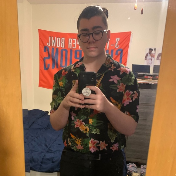 Profile Picture of Phil Brosof (@philicious) on Poshmark