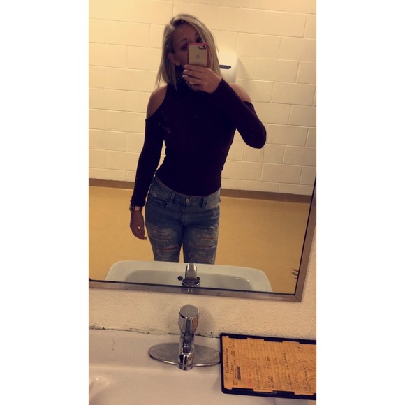 Profile Picture of Kenzie Rasmussen (@knzieeee) on Poshmark