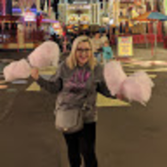 Profile Picture of Rima Stoddart (@rimastoddart) on Poshmark