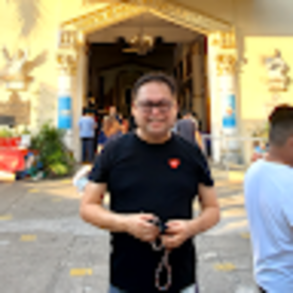 Profile Picture of Jush Andowitt (@joshandowitt) on Poshmark