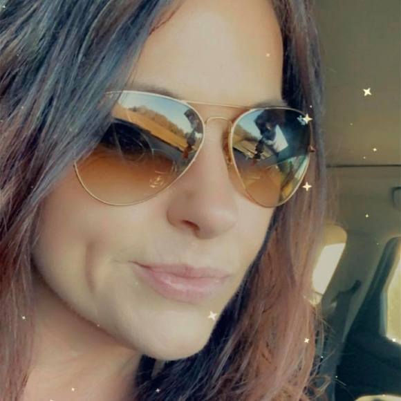 Profile Picture of Robin Huddleston (@huddleston92) on Poshmark