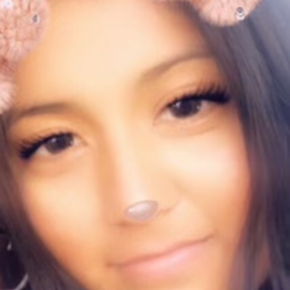 Profile Picture of Litzi Michaca (@litzimichaca) on Poshmark