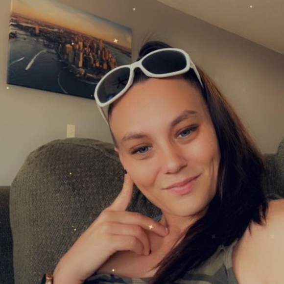 Profile Picture of Nicki Fleschner (@fleschnernicki3) on Poshmark