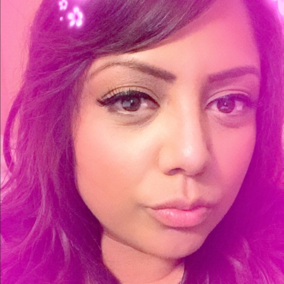 Profile Picture of Brenda Gutierrez (@bgutierrez6945) on Poshmark