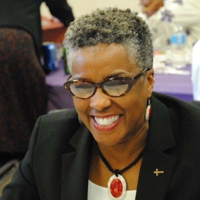 Profile Picture of Iris Woods (@phigirl2) on Twitter