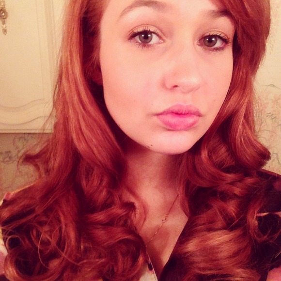 Profile Picture of Alison Siverling (@alisiverling12) on Poshmark