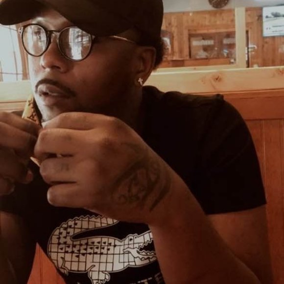 Andrew Myles - Poshmark Profile Picture of Andrew Myles (@lplainsight) on Poshmark