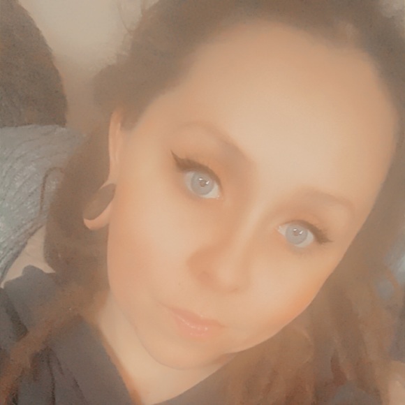 Profile Picture of Janae Lisby (@janaelisby) on Poshmark