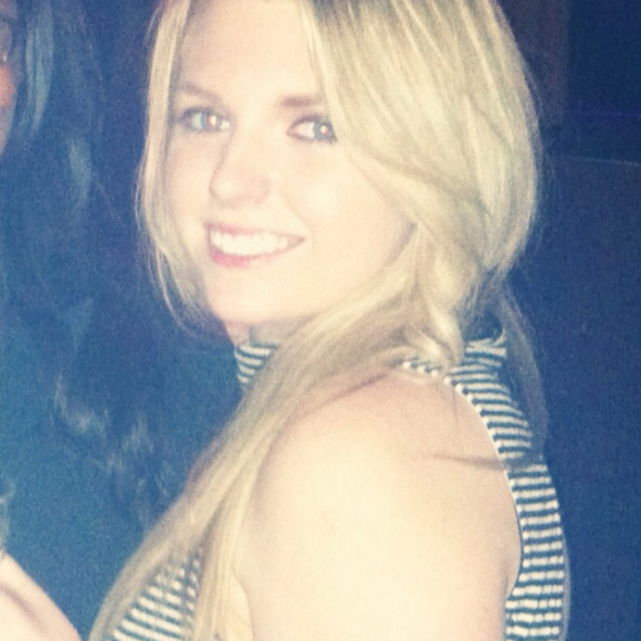 Profile Picture of Heather Zelonis (@hbrookezelonis) on Poshmark