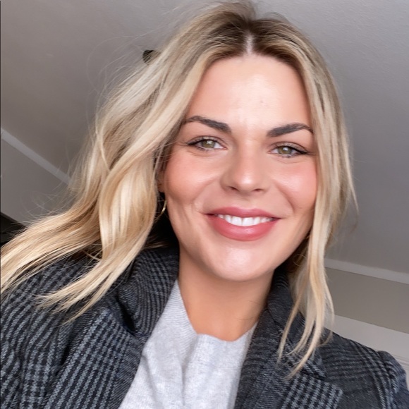 Profile Picture of Blake Alfstad (@blakesomers) on Poshmark