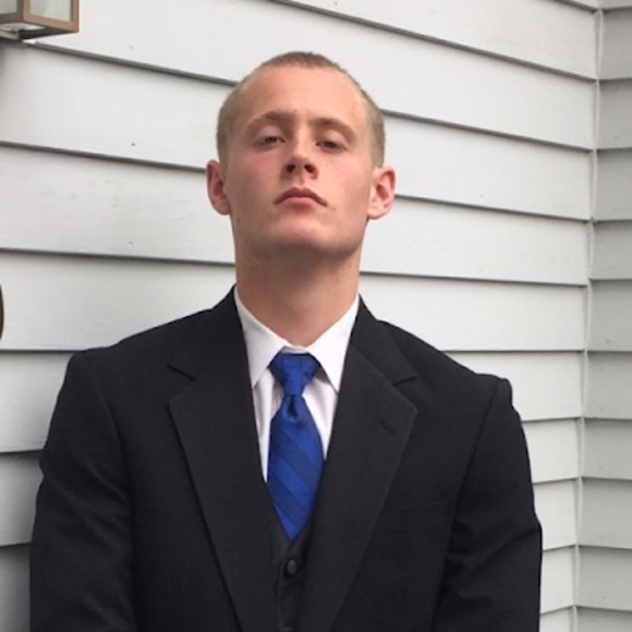 Profile Picture of Bryant Holmes (@bryantholmes88) on Poshmark
