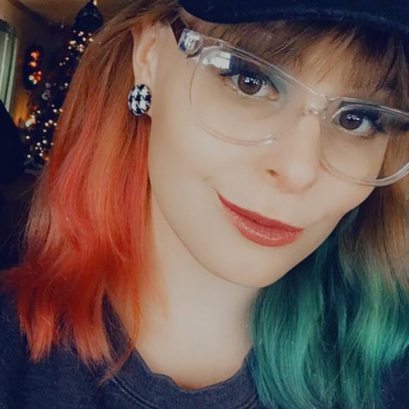 Julia Fessenden - Poshmark Profile Picture of Julia Fessenden (@juliafessenden) on Poshmark