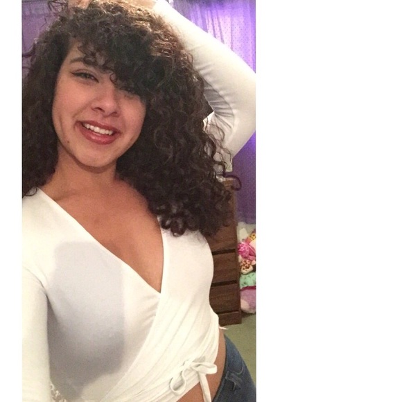 Profile Picture of Celeste Luna (@celesteluna) on Poshmark