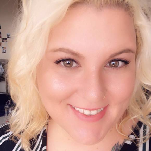 Profile Picture of Shawna Dias (@shawnadias) on Poshmark