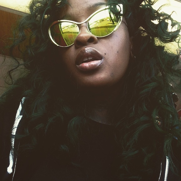 Profile Picture of Flash Niper (@flashniper) on Poshmark