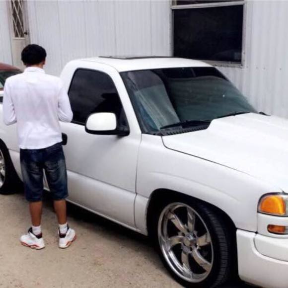 Profile Picture of Carlos Fierros (@carlos_0208) on Poshmark