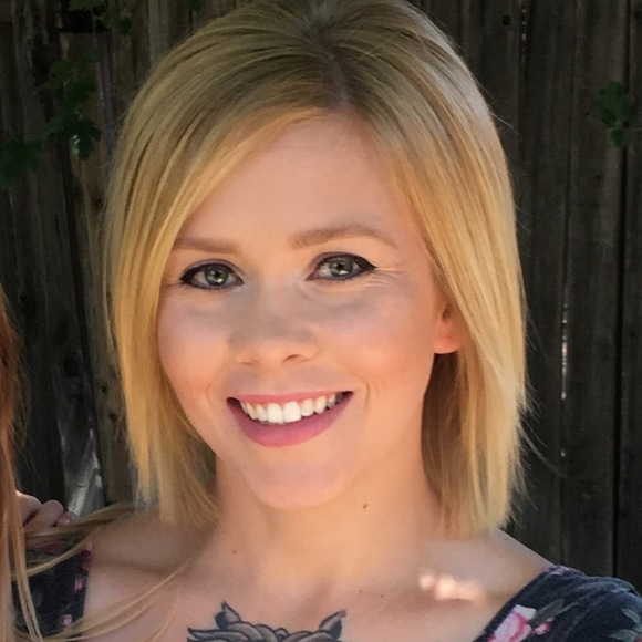Profile Picture of Jessica Layton (@jessicalayton16) on Poshmark